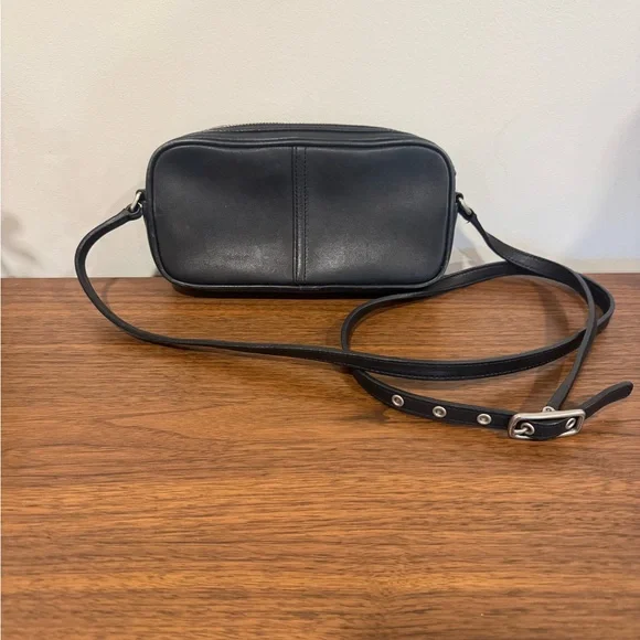 Authentic Rare Vintage COACH Bag No. M23-9589 Black Baguette Barrel Handbag - Picture 2 of 5